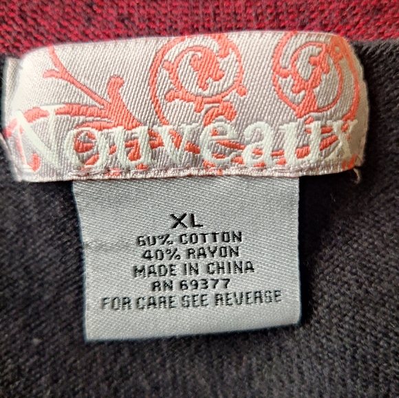 Black and red sweater - Picture 2 of 3